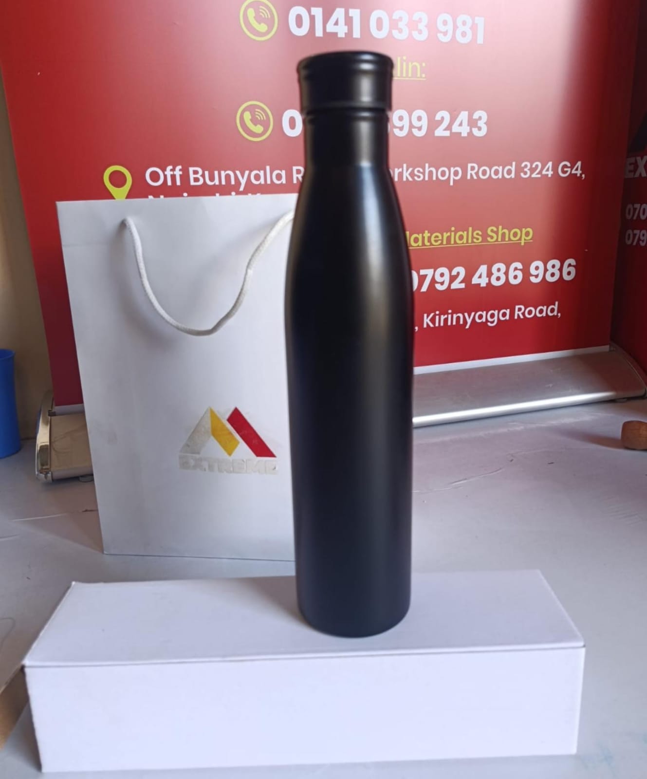 1000ml BLACK EXTREME stainless steel vacuum insulated thermos.